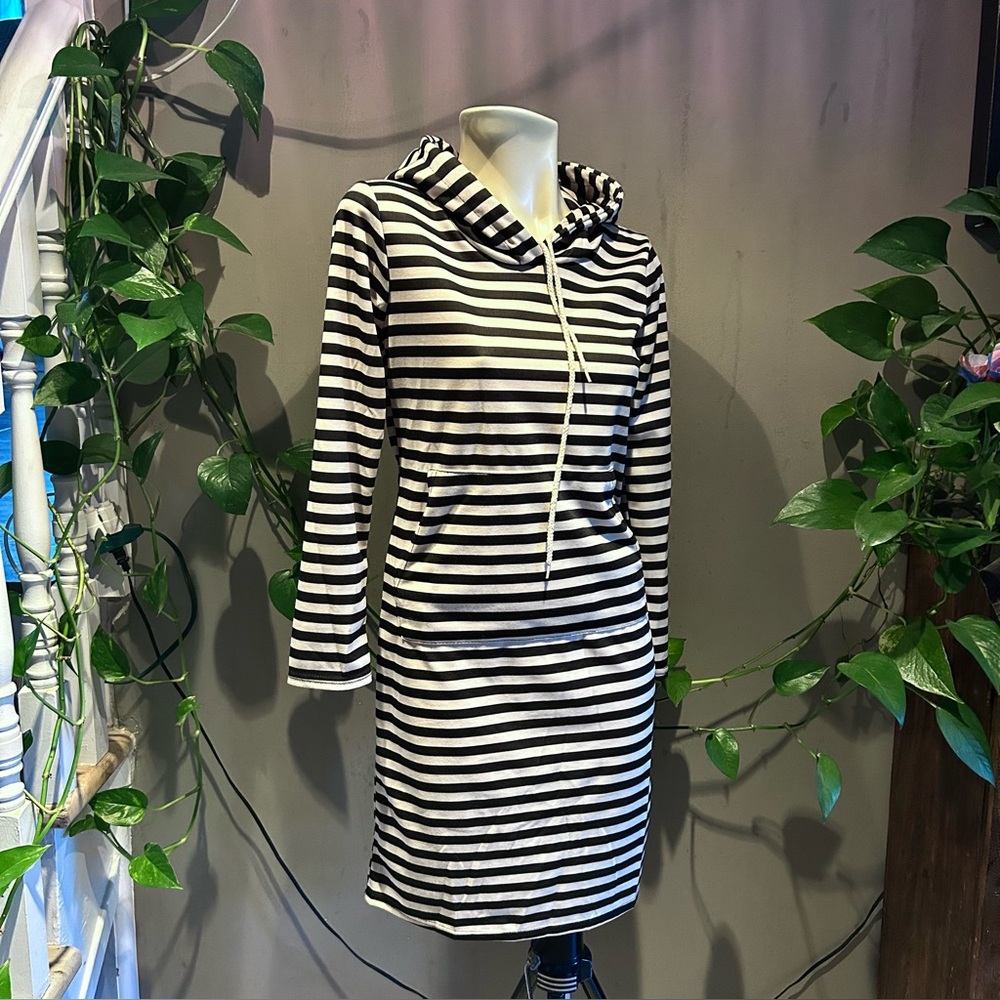 Vintage Black&Cream Striped Hoodie Dress